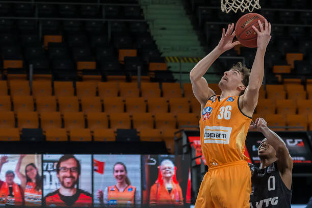 结合案例分 结合案例分